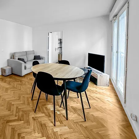 Style Et Tranquillite Au Kremlin-bicetre Apartment